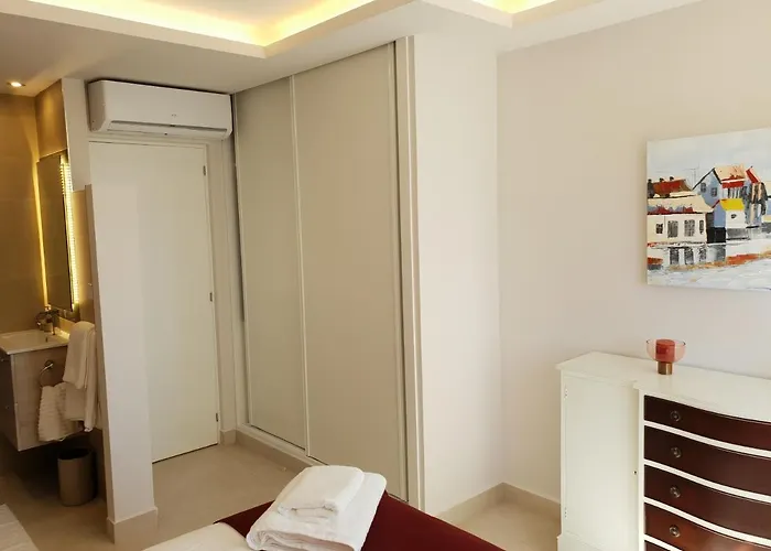 Apartment Fantastic In Front Of The Sea & Marina