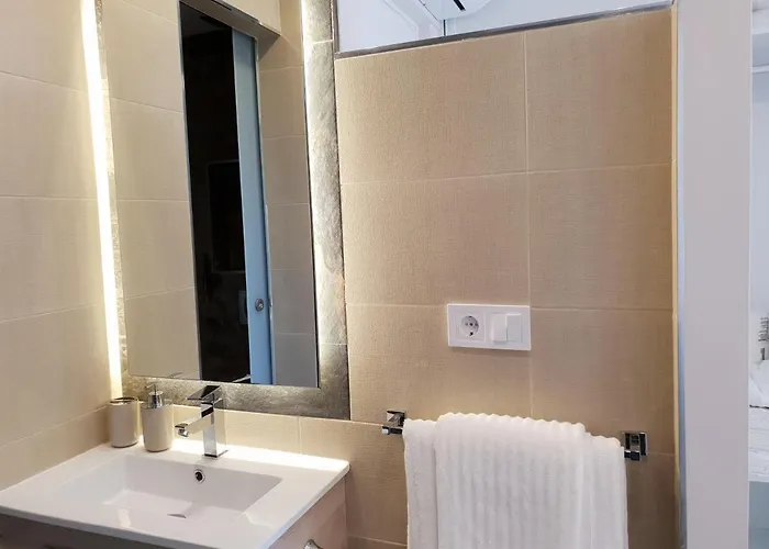 Fantastic In Front Of The Sea & Marina *