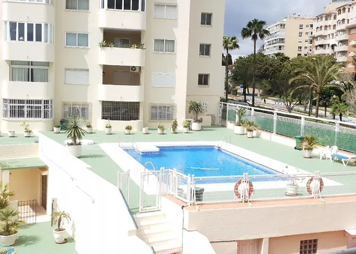 Fantastic In Front Of The Sea & Marina Apartment