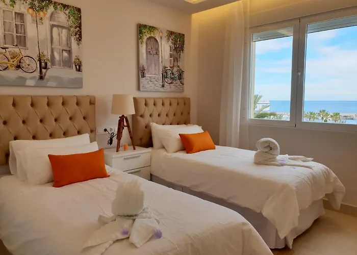 Fantastic In Front Of The Sea & Marina *