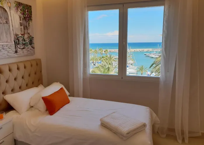 Fantastic In Front Of The Sea & Marina *