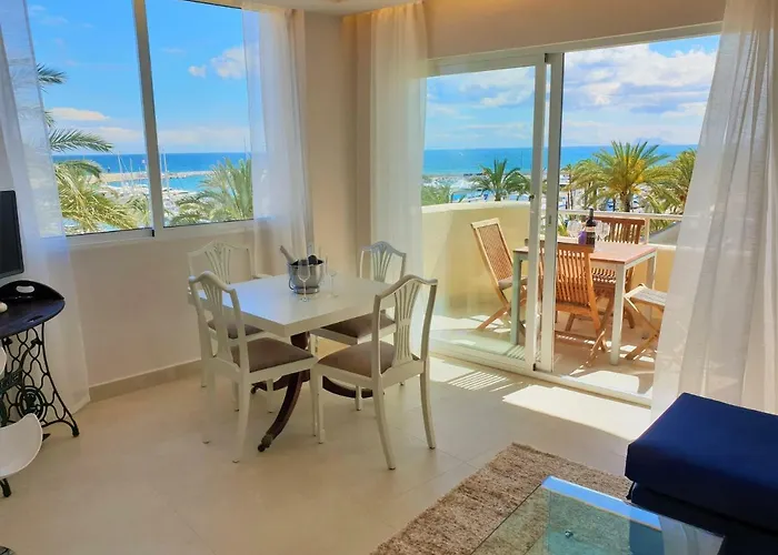 Apartment Fantastic In Front Of The Sea & Marina