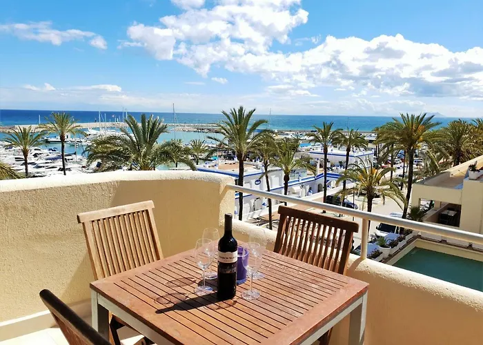 Fantastic In Front Of The Sea & Marina *