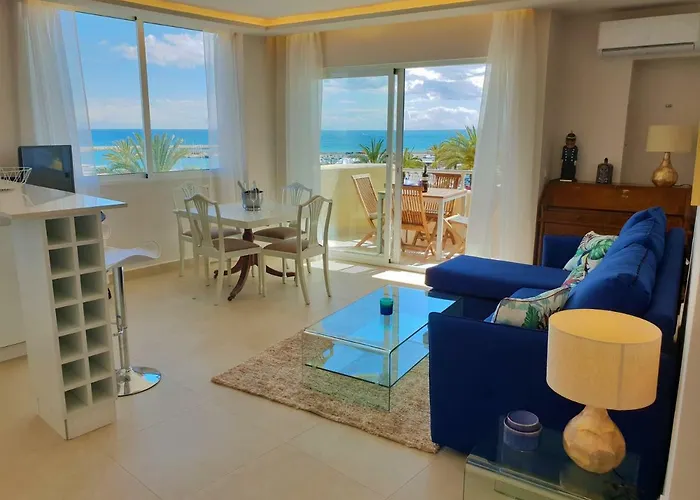 Fantastic In Front Of The Sea & Marina Apartment